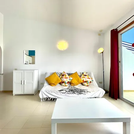One Bedroom,beach, Sun, Wifi Pool In Tenerife South *