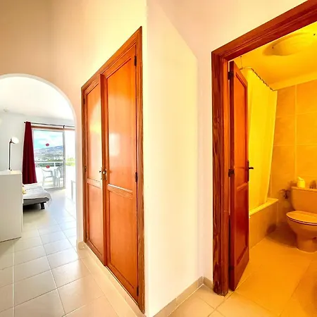 One Bedroom,beach, Sun, Wifi Pool In Tenerife South